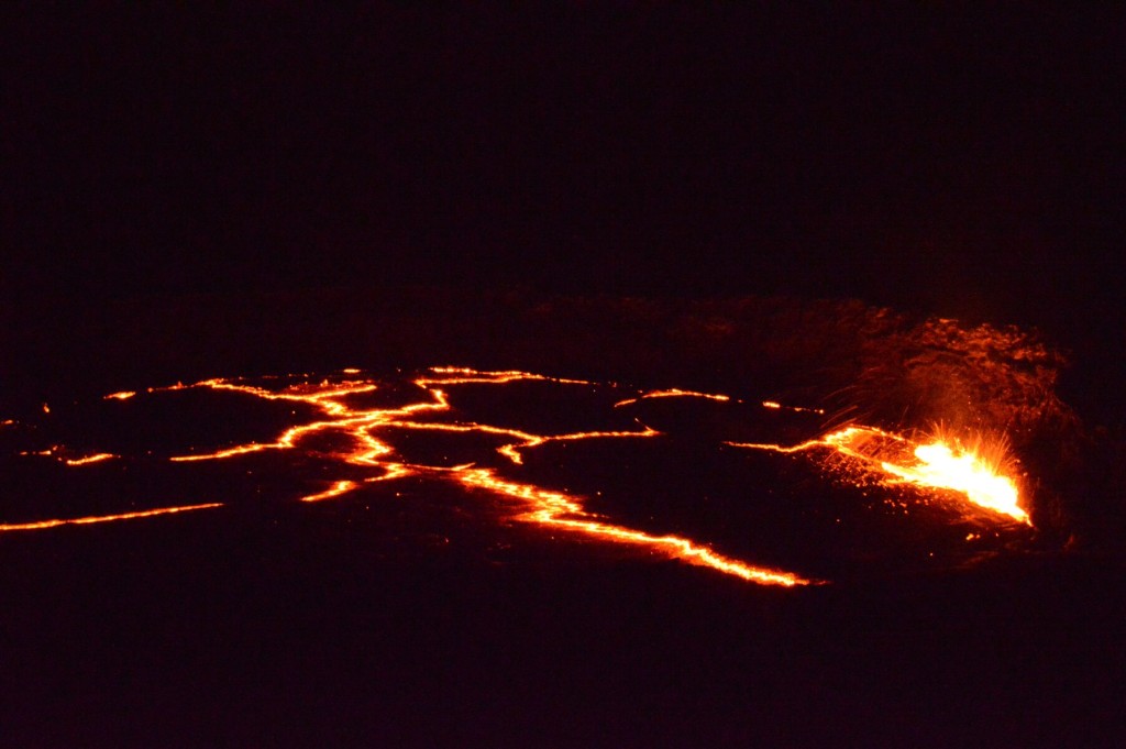 Mini-Plate Tectonics in the Lava Lake