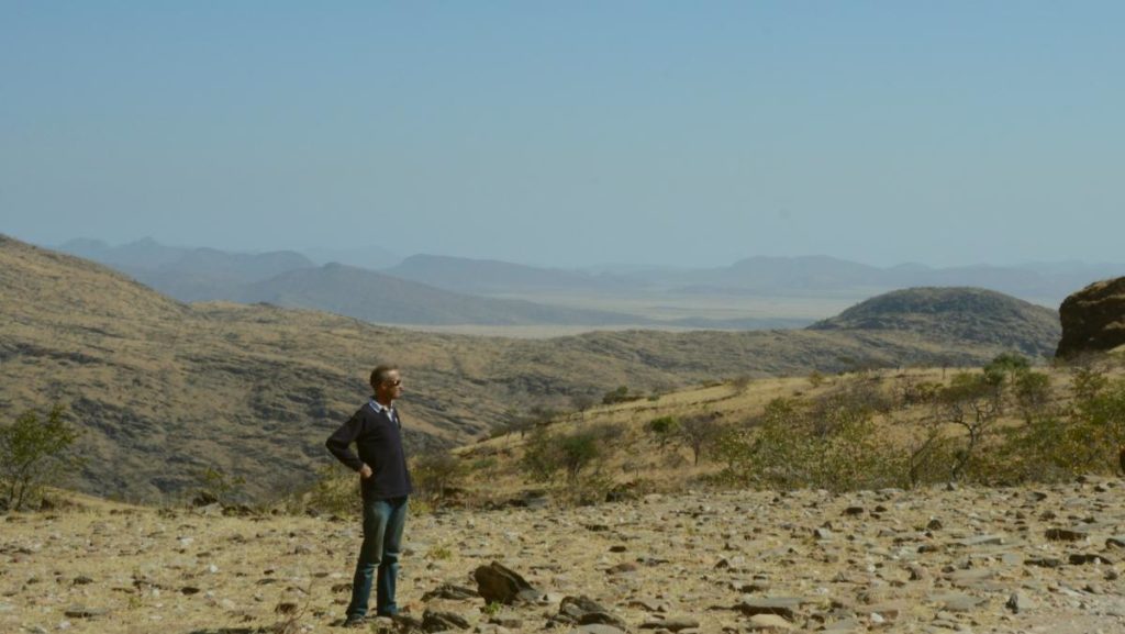 Taking advantage of a flat bit to admire the valley...